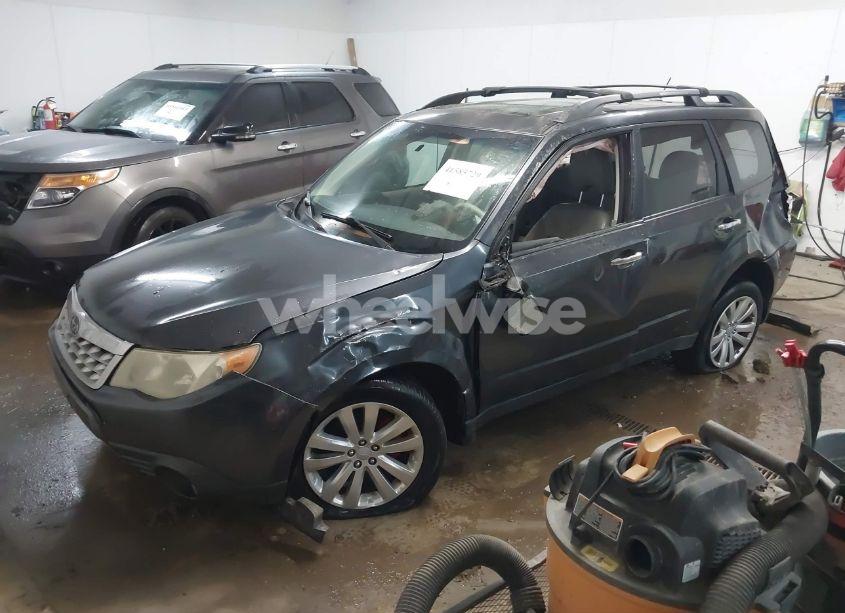 Photo 2 of 2013 Subaru Forester 2.5X PREMIUM (VIN JF2SHADC3DH409033)