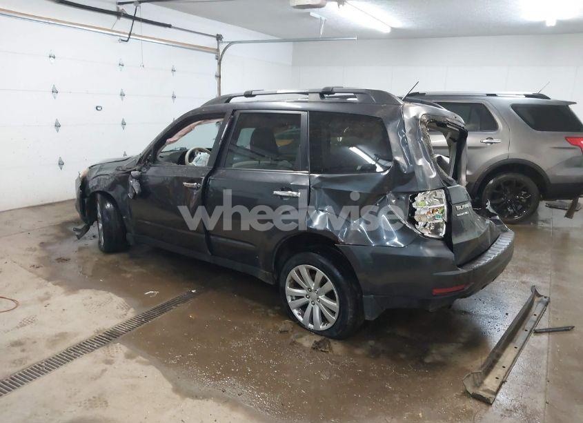 Photo 3 of 2013 Subaru Forester 2.5X PREMIUM (VIN JF2SHADC3DH409033)