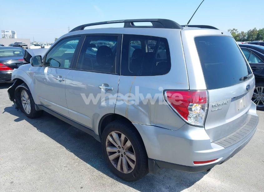 Photo 3 of 2013 Subaru Forester 2.5X PREMIUM (VIN JF2SHADC4DH403421)