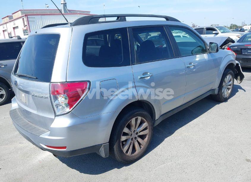 Photo 4 of 2013 Subaru Forester 2.5X PREMIUM (VIN JF2SHADC4DH403421)