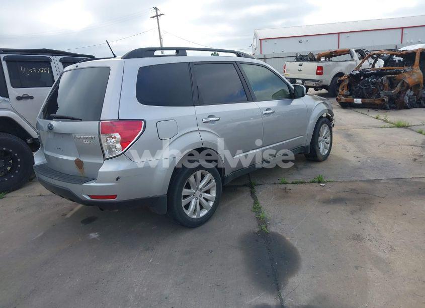 Photo 4 of 2013 Subaru Forester 2.5X PREMIUM (VIN JF2SHADC4DH444650)