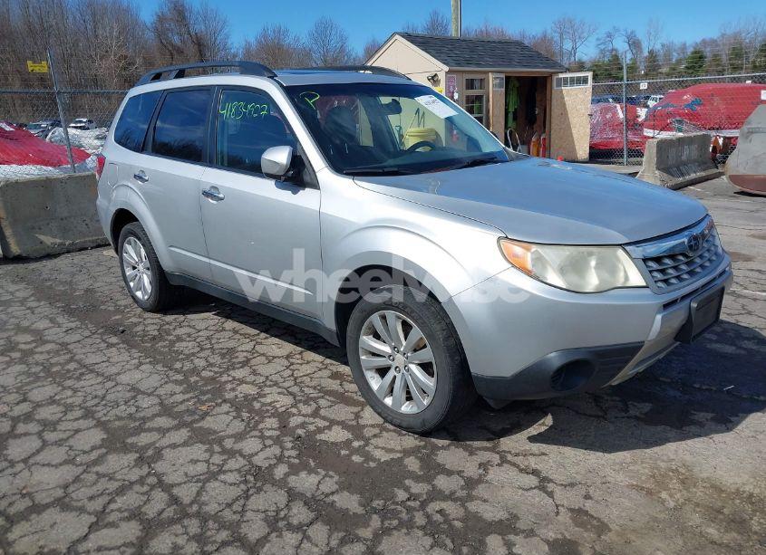 2011 Subaru Forester 2.5X PREMIUM (VIN JF2SHADC5BH744470) main photo