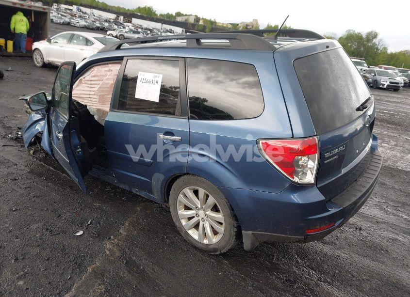 Photo 3 of 2011 Subaru Forester 2.5X PREMIUM (VIN JF2SHADC5BH748759)