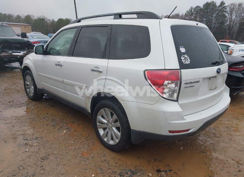 Photo 3 of 2013 Subaru Forester 2.5X PREMIUM (VIN JF2SHADC5DG417088)