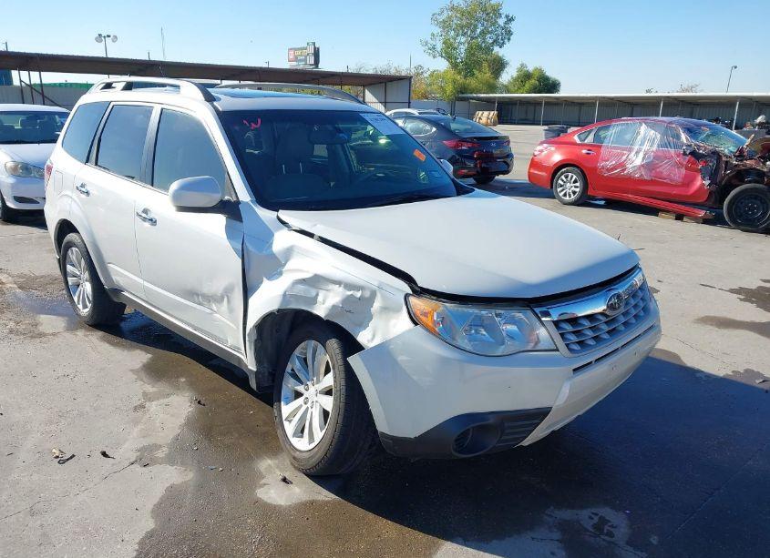 2013 Subaru Forester 2.5X PREMIUM (VIN JF2SHADC5DH421877) main photo