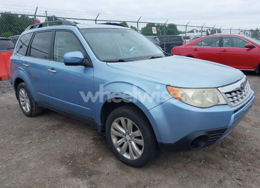 2011 Subaru Forester 2.5X PREMIUM (VIN JF2SHADC6BH758877) main photo
