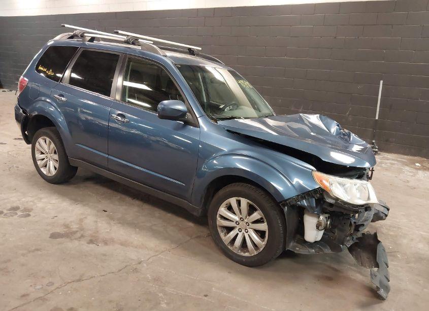 2011 Subaru Forester 2.5X PREMIUM (VIN JF2SHADC6BH779633) main photo