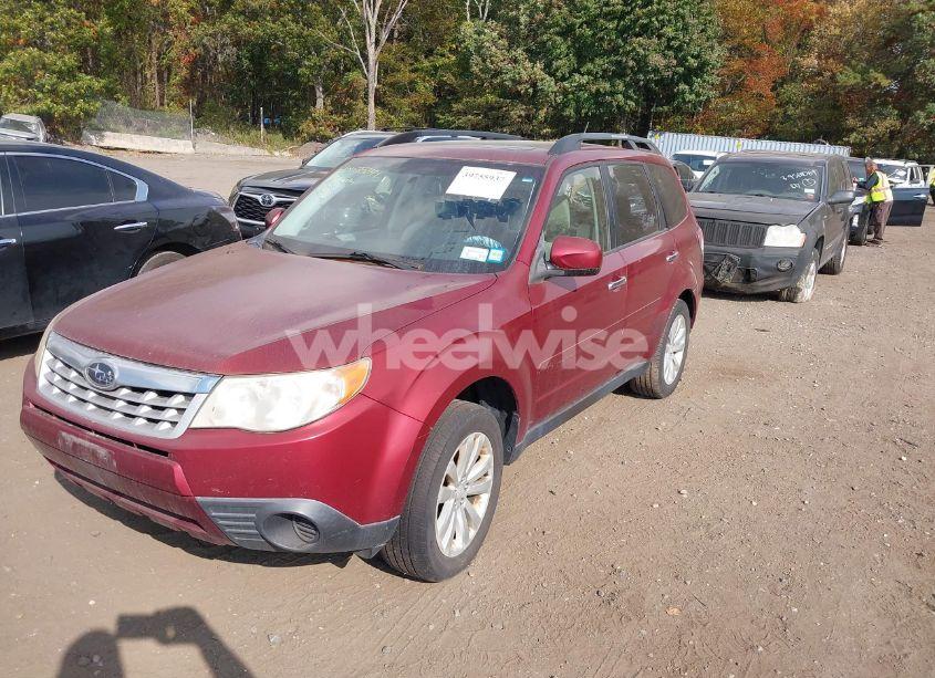 Photo 2 of 2013 Subaru Forester 2.5X PREMIUM (VIN JF2SHADC6DH406756)