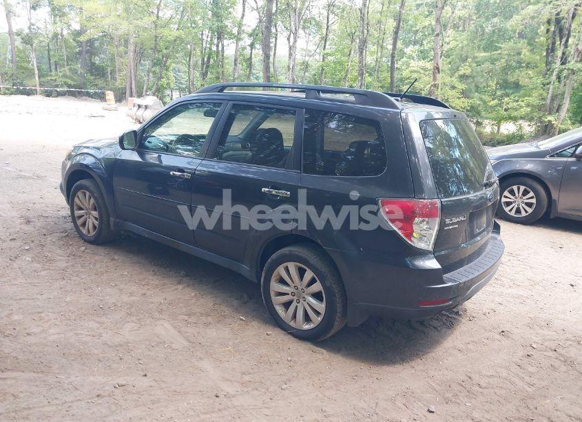 Photo 3 of 2013 Subaru Forester 2.5X PREMIUM (VIN JF2SHADC6DH443628)