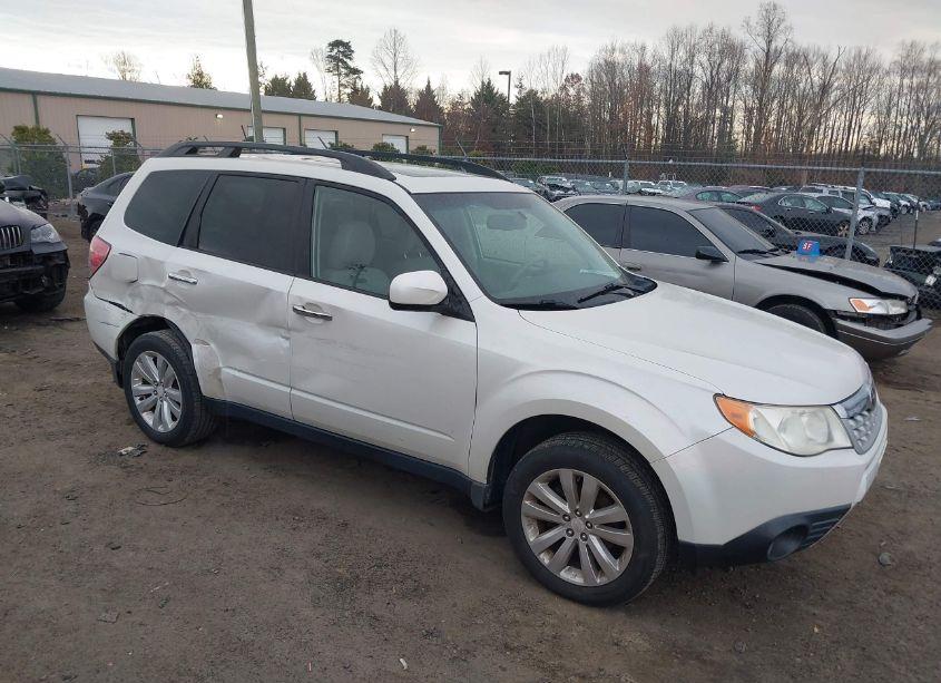 2011 Subaru Forester 2.5X PREMIUM (VIN JF2SHADC7BH772741) main photo