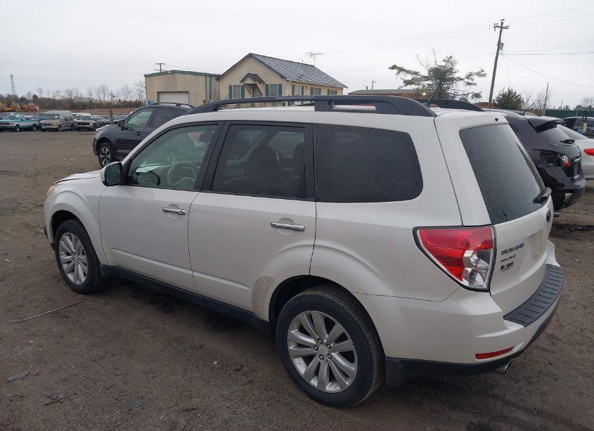 Photo 3 of 2011 Subaru Forester 2.5X PREMIUM (VIN JF2SHADC7BH772741)