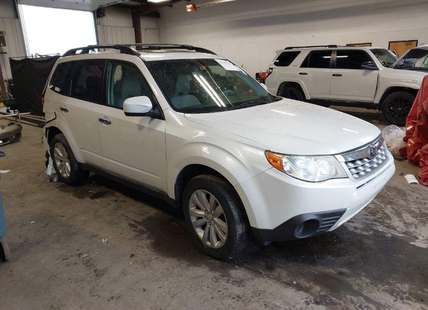 2013 Subaru Forester 2.5X PREMIUM (VIN JF2SHADC7DH430824) main photo