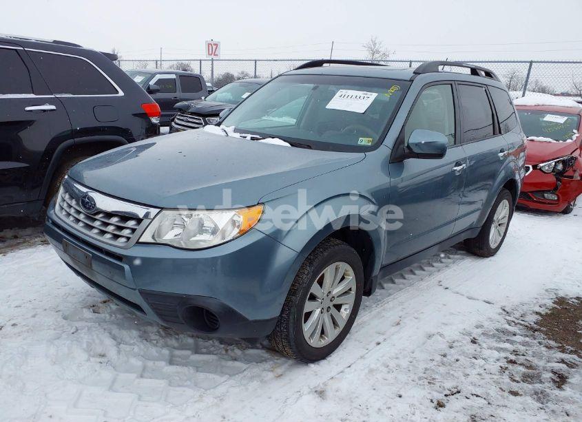 Photo 2 of 2013 Subaru Forester 2.5X PREMIUM (VIN JF2SHADC7DH445131)