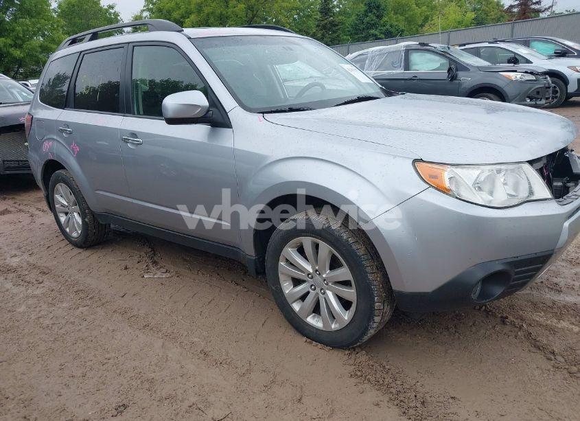 2013 Subaru Forester 2.5X PREMIUM (VIN JF2SHADC8DH405009) main photo