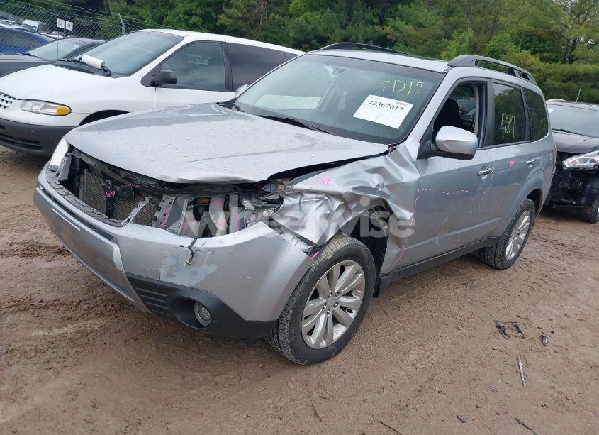 Photo 2 of 2013 Subaru Forester 2.5X PREMIUM (VIN JF2SHADC8DH405009)