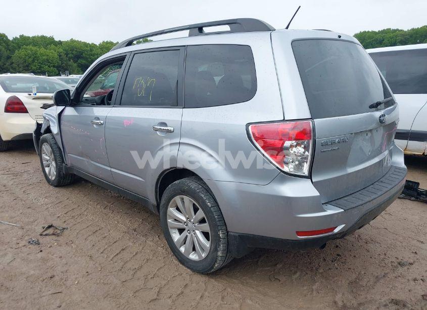 Photo 3 of 2013 Subaru Forester 2.5X PREMIUM (VIN JF2SHADC8DH405009)