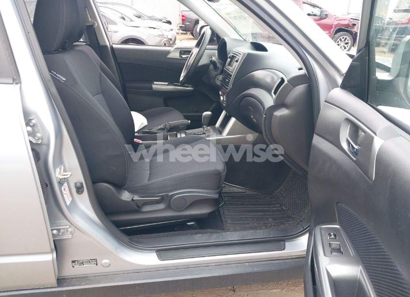 Photo 5 of 2013 Subaru Forester 2.5X PREMIUM (VIN JF2SHADC8DH405009)