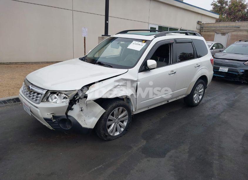Photo 2 of 2013 Subaru Forester 2.5X PREMIUM (VIN JF2SHADC8DH422280)