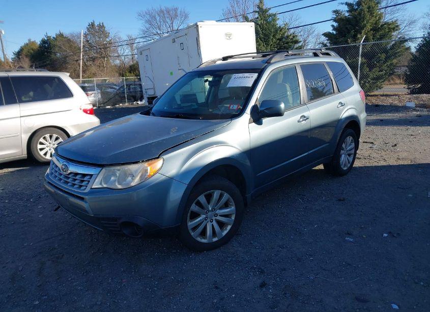 Photo 2 of 2013 Subaru Forester 2.5X PREMIUM (VIN JF2SHADC8DH439449)