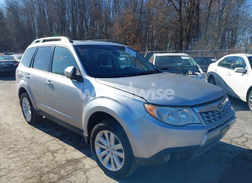 2013 Subaru Forester 2.5X PREMIUM (VIN JF2SHADC8DH442996) main photo