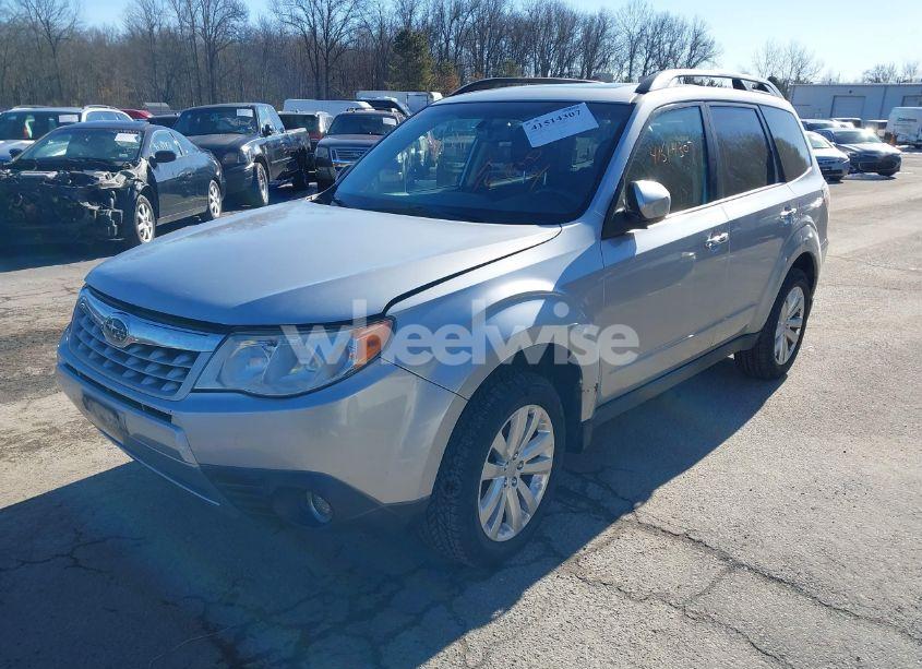 Photo 2 of 2013 Subaru Forester 2.5X PREMIUM (VIN JF2SHADC8DH442996)