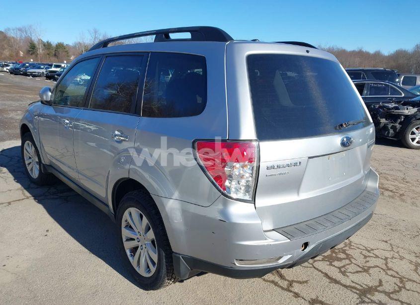 Photo 3 of 2013 Subaru Forester 2.5X PREMIUM (VIN JF2SHADC8DH442996)