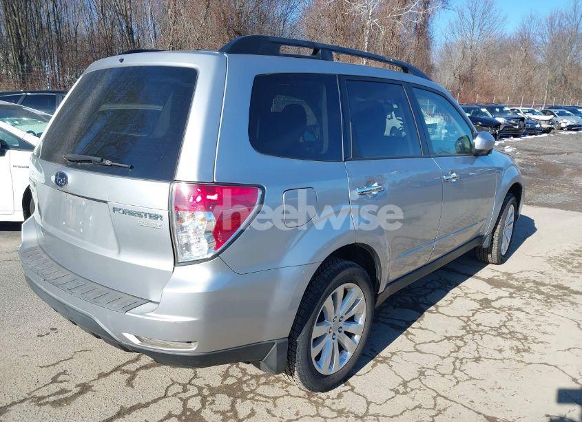 Photo 4 of 2013 Subaru Forester 2.5X PREMIUM (VIN JF2SHADC8DH442996)