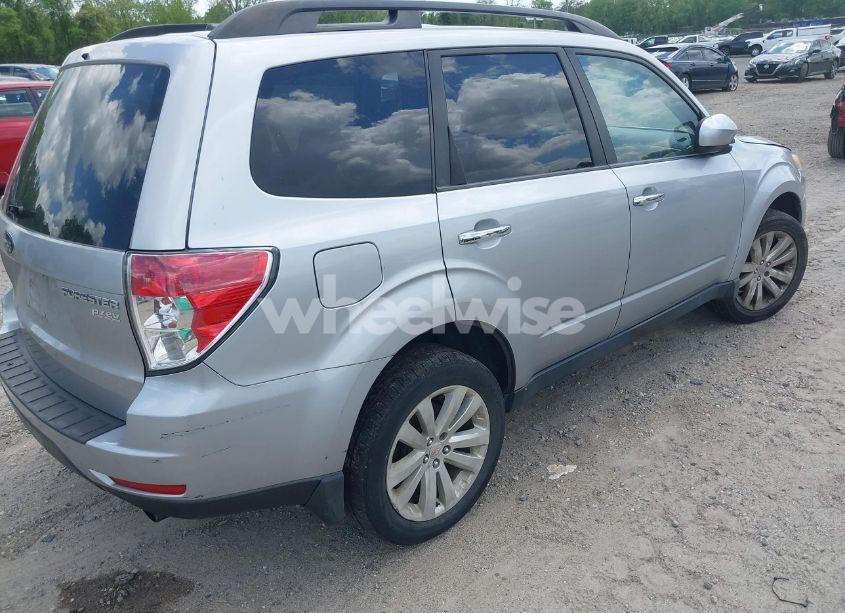 Photo 4 of 2013 Subaru Forester 2.5X PREMIUM (VIN JF2SHADC8DH443971)