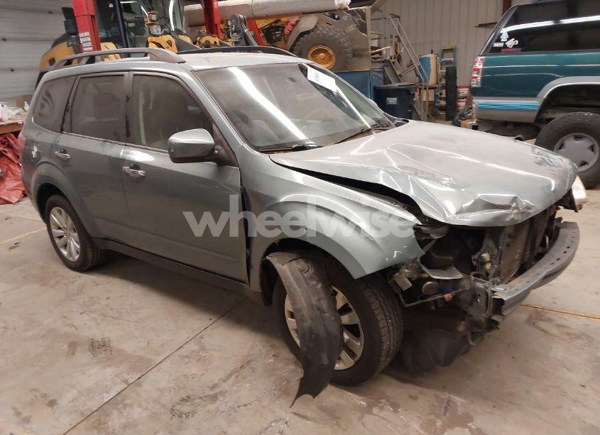 2011 Subaru Forester 2.5X PREMIUM (VIN JF2SHADC9BH742706) main photo