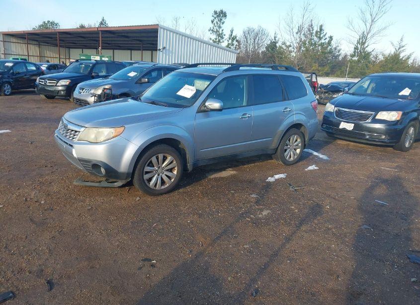 Photo 2 of 2013 Subaru Forester 2.5X PREMIUM (VIN JF2SHADC9DH400014)