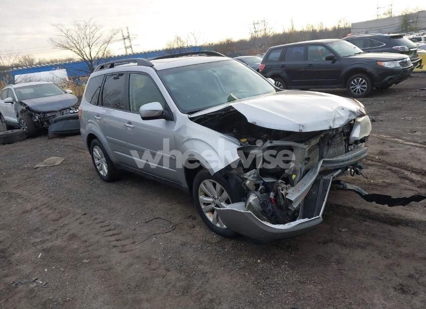 2013 Subaru Forester 2.5X PREMIUM (VIN JF2SHADC9DH445745) main photo