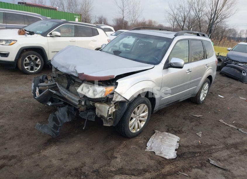 Photo 2 of 2013 Subaru Forester 2.5X PREMIUM (VIN JF2SHADC9DH445745)