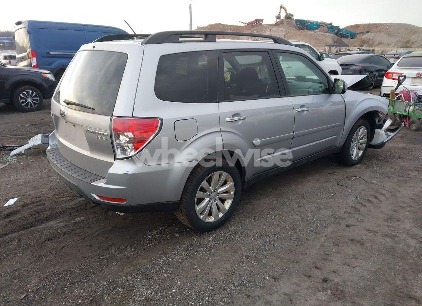 Photo 4 of 2013 Subaru Forester 2.5X PREMIUM (VIN JF2SHADC9DH445745)