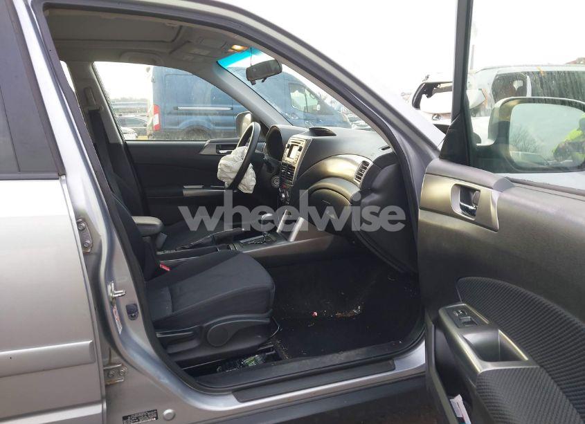 Photo 5 of 2013 Subaru Forester 2.5X PREMIUM (VIN JF2SHADC9DH445745)