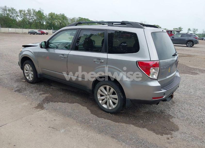 Photo 3 of 2011 Subaru Forester 2.5X PREMIUM (VIN JF2SHADCXBH754833)