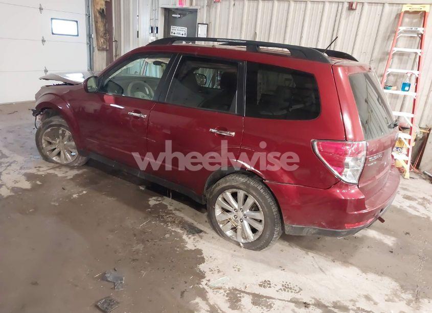 Photo 3 of 2013 Subaru Forester 2.5X PREMIUM (VIN JF2SHADCXDH402872)