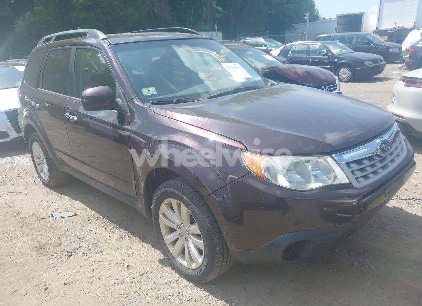 2013 Subaru Forester 2.5X PREMIUM (VIN JF2SHADCXDH427822) main photo