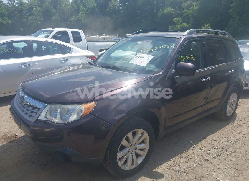 Photo 2 of 2013 Subaru Forester 2.5X PREMIUM (VIN JF2SHADCXDH427822)
