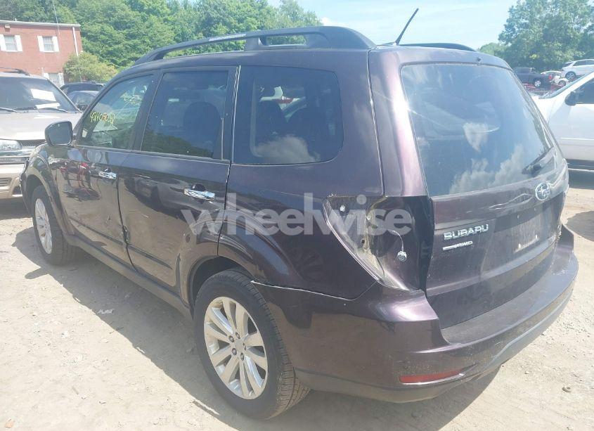 Photo 3 of 2013 Subaru Forester 2.5X PREMIUM (VIN JF2SHADCXDH427822)