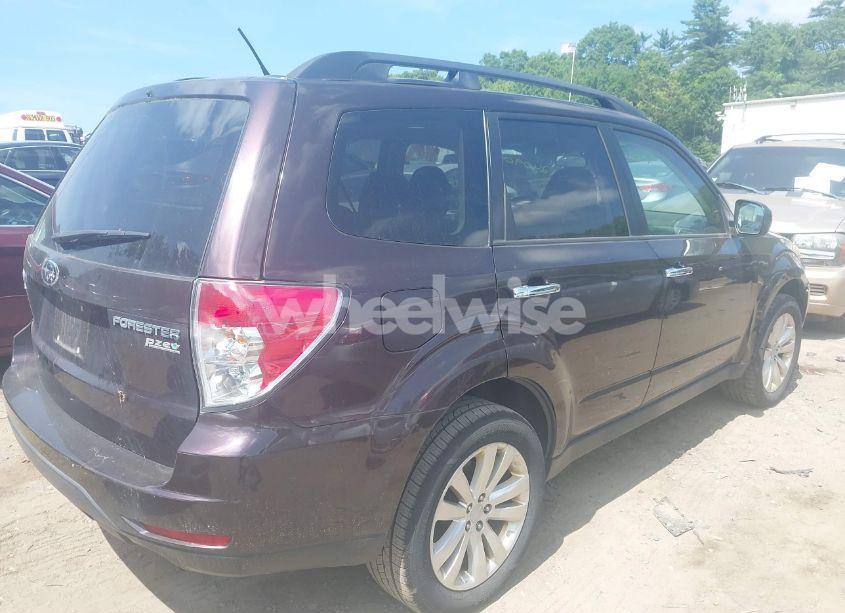 Photo 4 of 2013 Subaru Forester 2.5X PREMIUM (VIN JF2SHADCXDH427822)