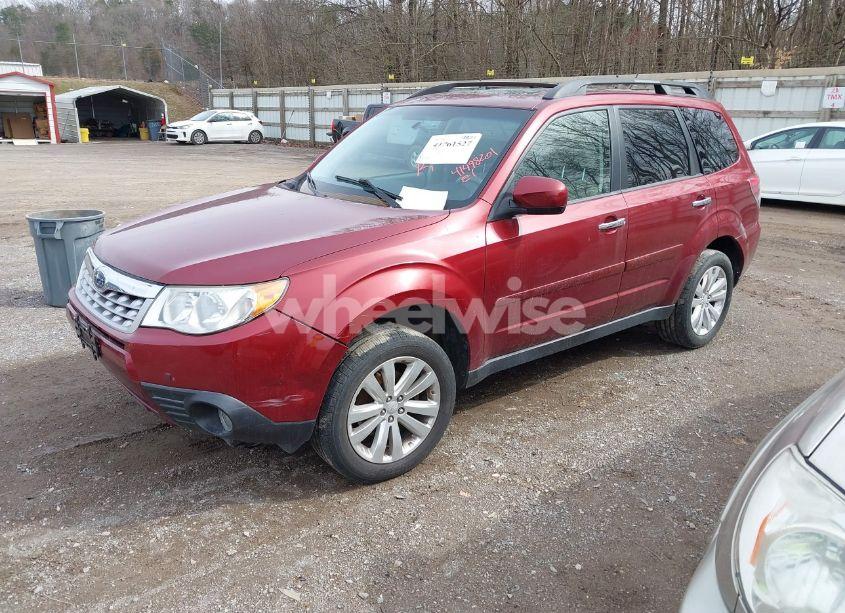 Photo 2 of 2013 Subaru Forester 2.5X LIMITED (VIN JF2SHAEC0DH436933)