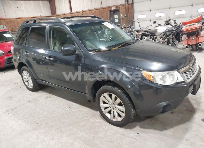 2013 Subaru Forester 2.5X LIMITED (VIN JF2SHAEC0DH439895) main photo