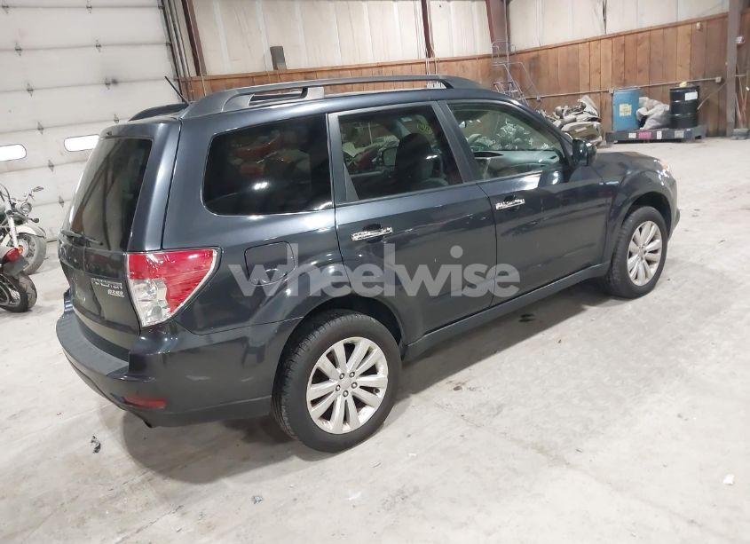 Photo 4 of 2013 Subaru Forester 2.5X LIMITED (VIN JF2SHAEC0DH439895)