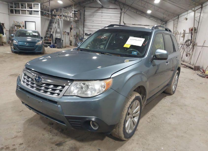 Photo 2 of 2013 Subaru Forester 2.5X LIMITED (VIN JF2SHAEC1DH429425)