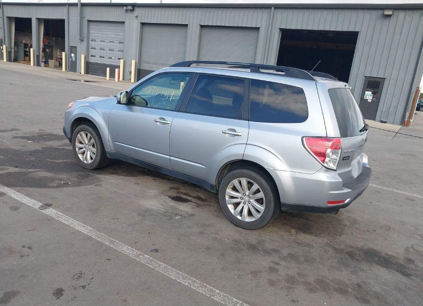 Photo 3 of 2013 Subaru Forester 2.5X LIMITED (VIN JF2SHAEC2DH431698)