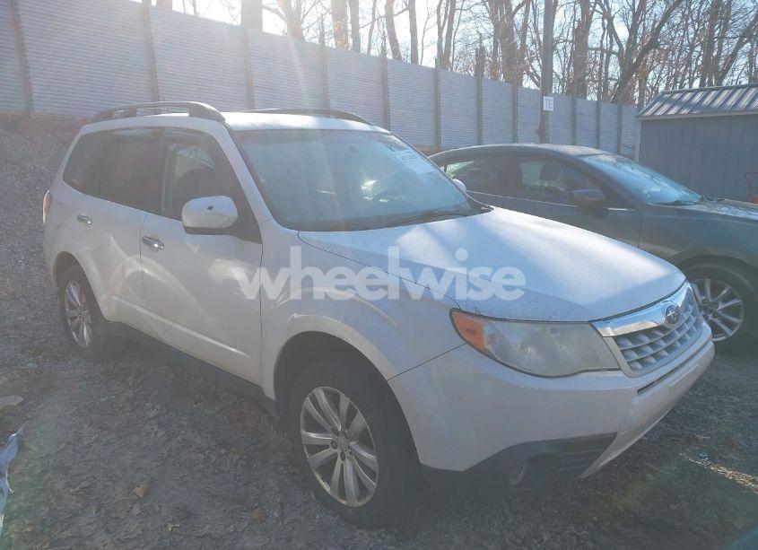 2013 Subaru Forester 2.5X LIMITED (VIN JF2SHAEC2DH440885) main photo