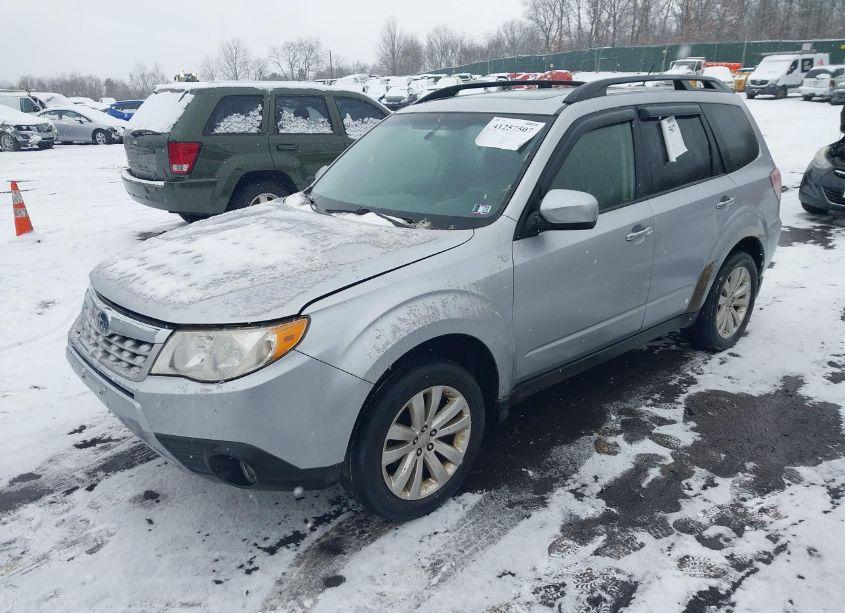 Photo 2 of 2013 Subaru Forester 2.5X LIMITED (VIN JF2SHAEC5DH441934)