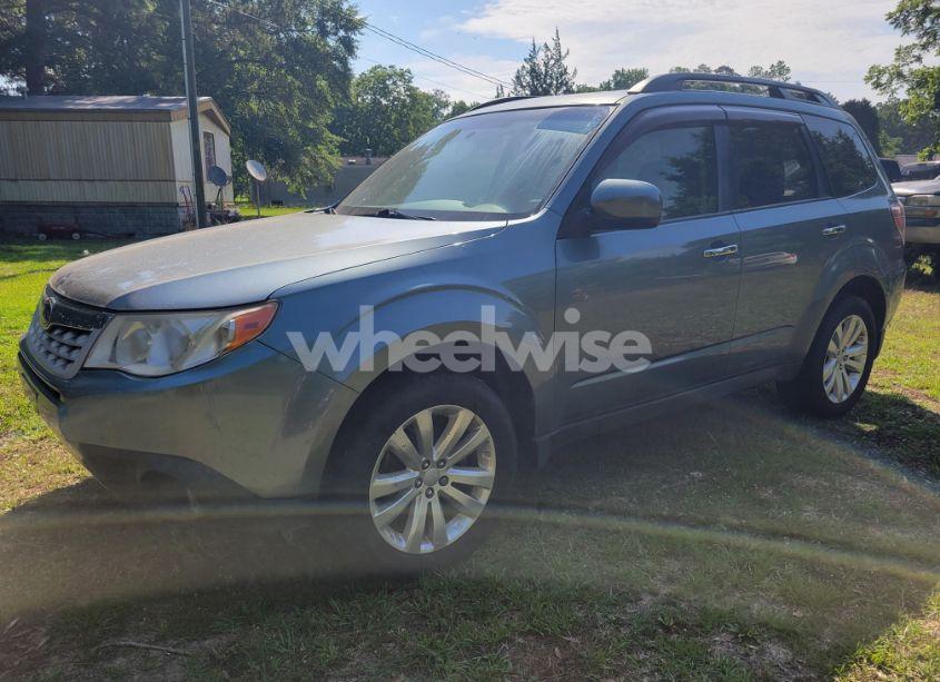 Photo 2 of 2013 Subaru Forester 2.5X LIMITED (VIN JF2SHAEC7DH417229)