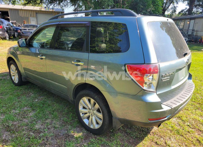 Photo 3 of 2013 Subaru Forester 2.5X LIMITED (VIN JF2SHAEC7DH417229)