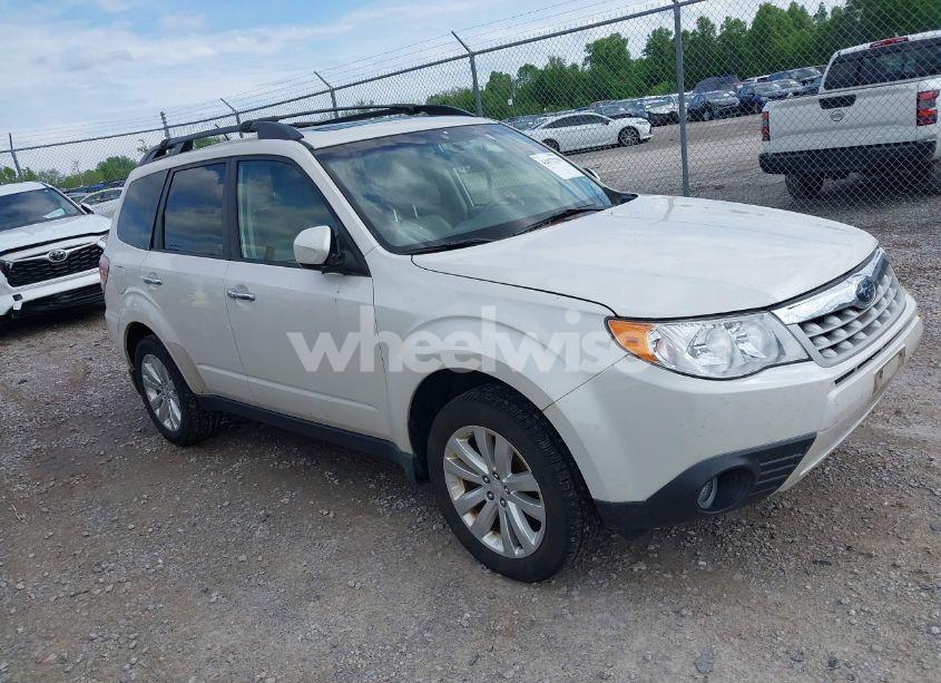 2013 Subaru Forester 2.5X LIMITED (VIN JF2SHAEC9DH401677) main photo